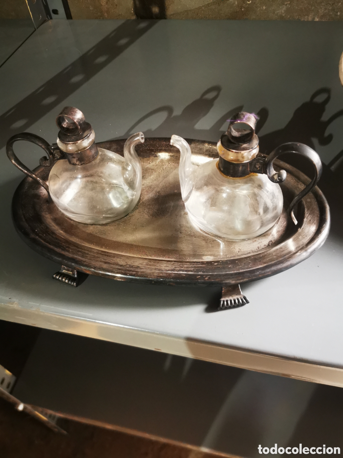Antig&uuml;edades: Vinagreras metal plateado firmada Valent&iacute;