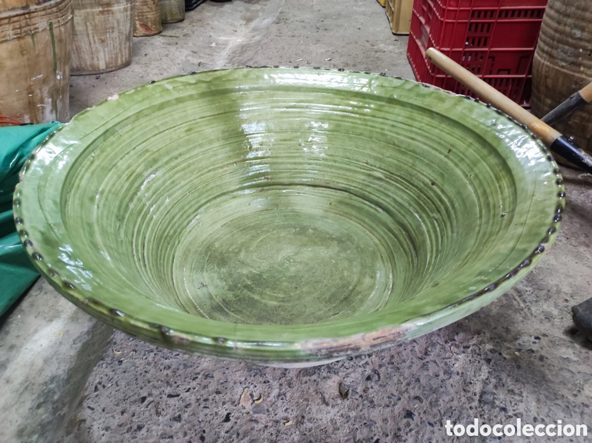 Antig&uuml;edades: Gran Lebrillo Antiguo de 60 cm - Cer&aacute;mica Vidriada Verde - Gran Formato y Presencia
