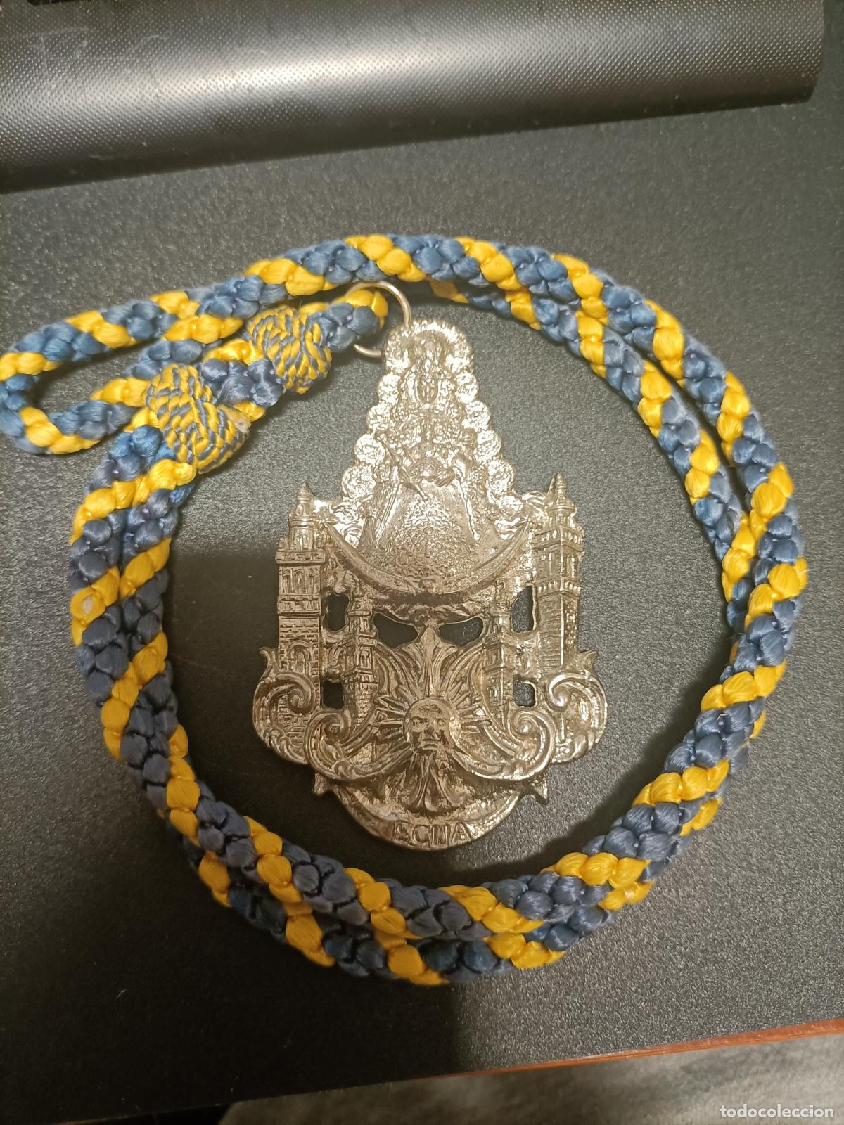 Antig&uuml;edades: PRECIOSA MEDALLA HERMANDAD DEL ROCIO DE ECIJA SEVILLA