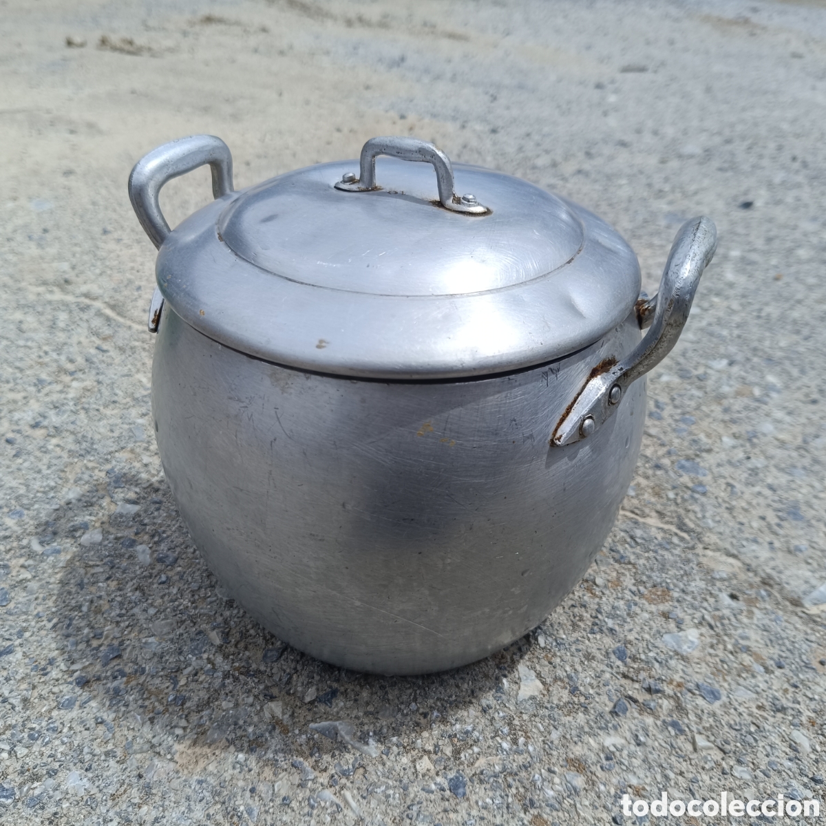 Antig&uuml;edades: Olla aluminio antigua n&uacute;mero 16 - Foto 1