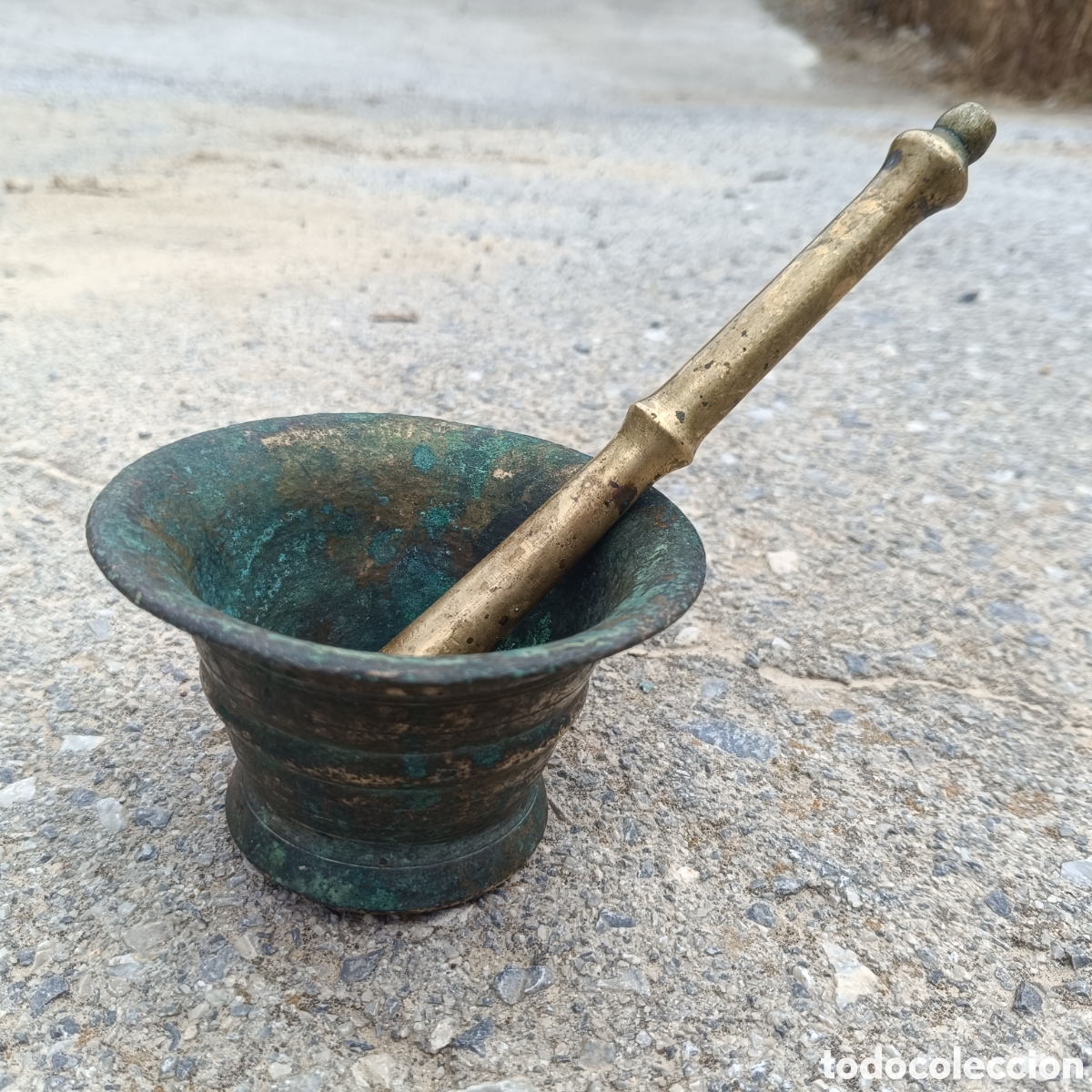 Antig&uuml;edades: Almirez bronce antiguo conserva su patina original