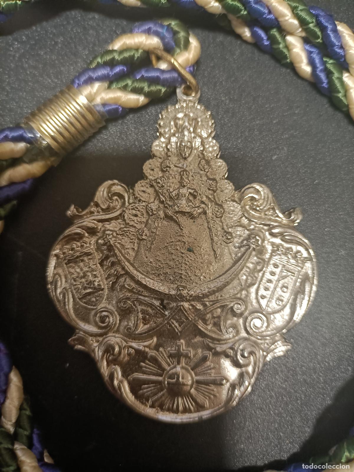 Antig&uuml;edades: PRECIOSA MEDALLA HERMANDAD DEL ROCIO DE SEVILLA- EL SALVADOR
