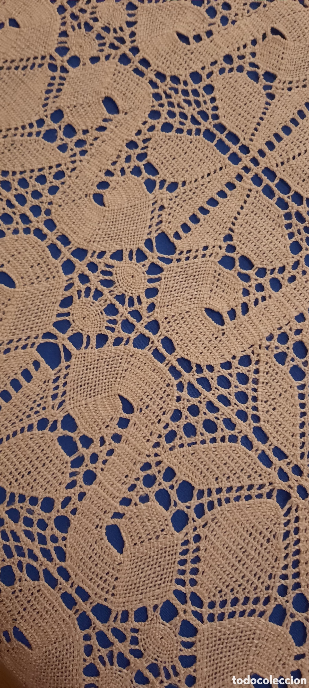 Antig&uuml;edades: COLCHA DE GANCHILLO DE COLOR BEIGE