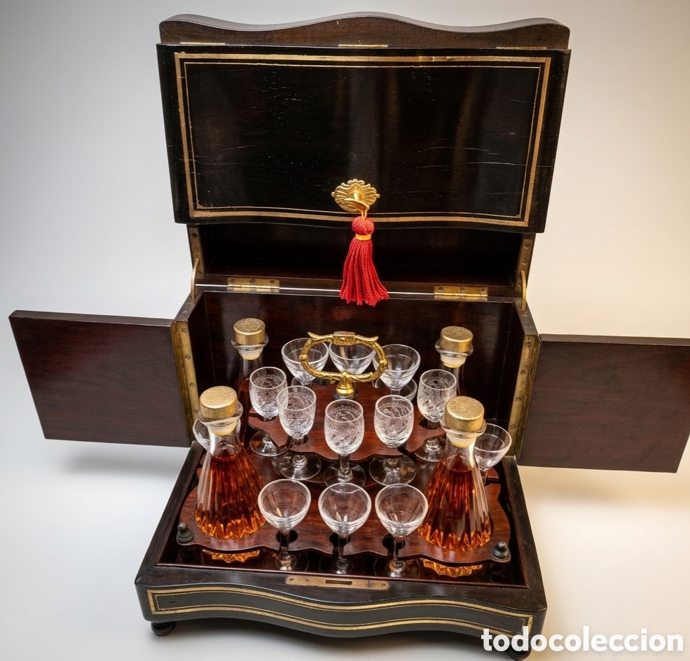 Antiquit&auml;ten: Antigua Licorera Francesa, CAVE &Agrave; LIQUEURS C. 1860. PALISANDRO, LAT&Oacute;N Y CRISTAL