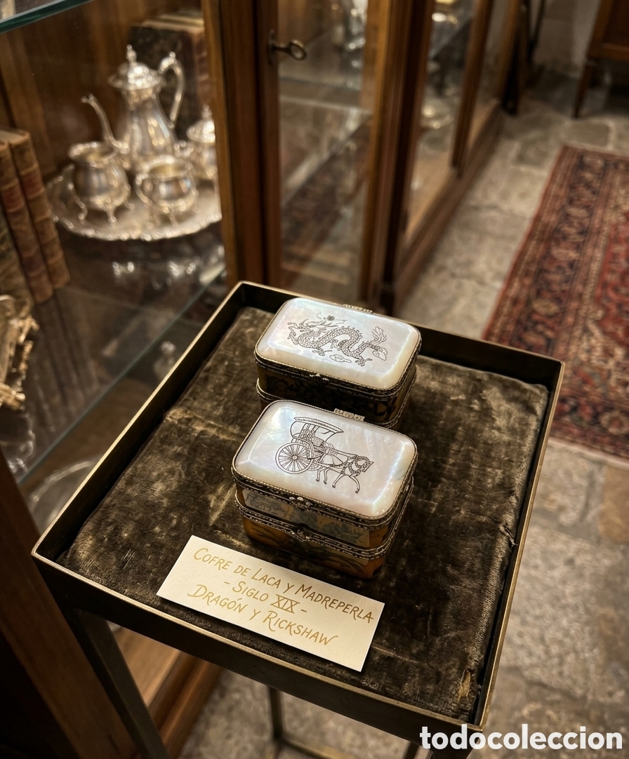 Antig&uuml;edades: Par de cajas orientales o de estilo oriental utilizadas para guardar recuerdos o bara