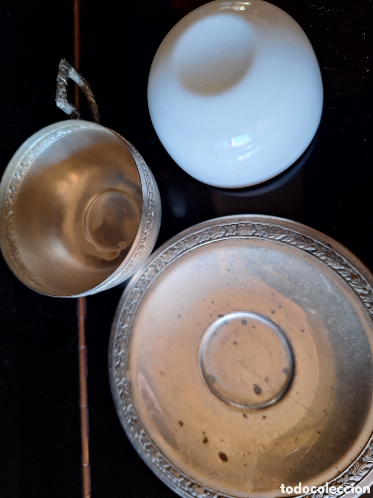 Antig&uuml;edades: Taza plateada y opalina - Foto 3