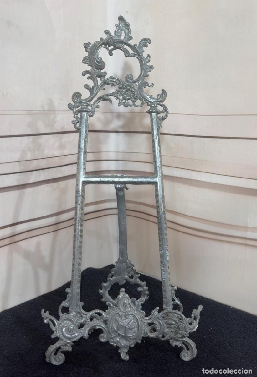 Antig&uuml;edades: Atril caballete antiguo ornamentado estilo rococ&oacute; plateado