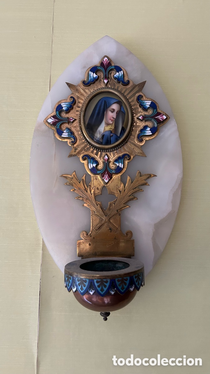 Antig&uuml;edades: Benditera Antigua Francesa Virgen Mar&iacute;a Bronce Dorado y Esmalte Champlev&eacute; sobre Alabastro
