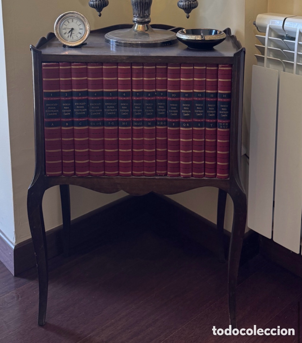 Antig&uuml;edades: Mueble con enciclopedia