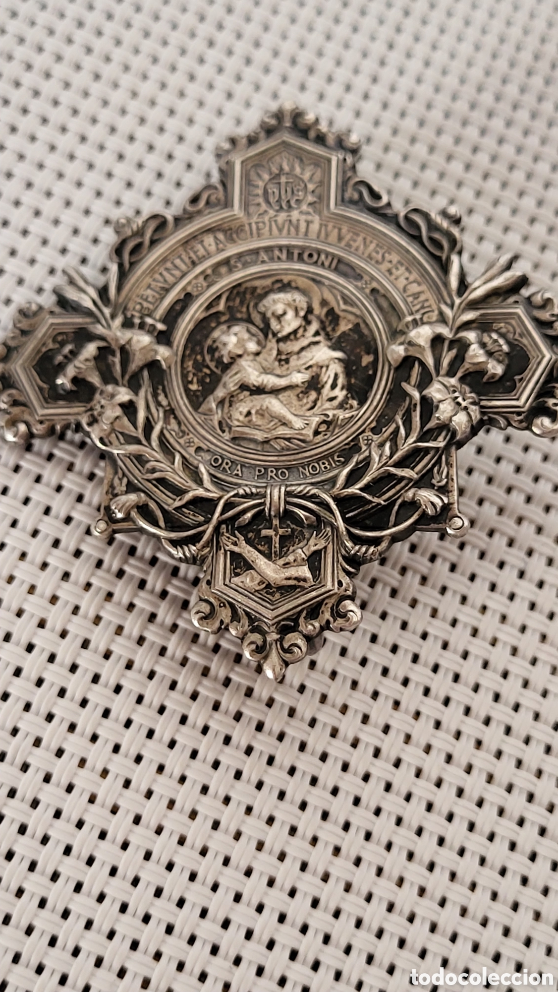 Antig&uuml;edades: Medalla insignia Religiosa San Antoni