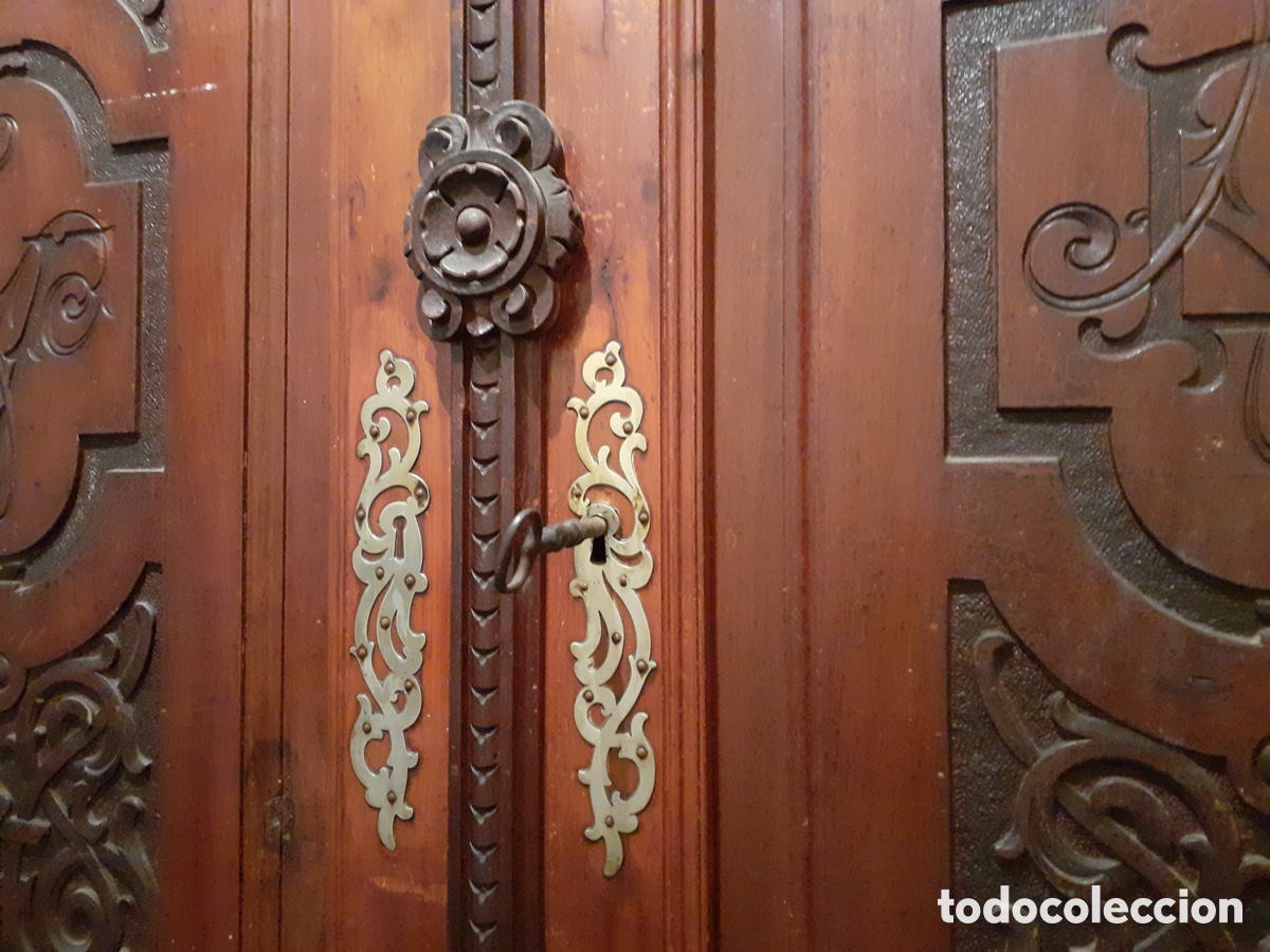 Antig&uuml;edades: Armario cipr&eacute;s y cerezo