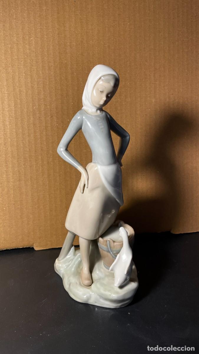 Antiques: Figura de porcelana fina Lladr&oacute;, a&ntilde;os 60