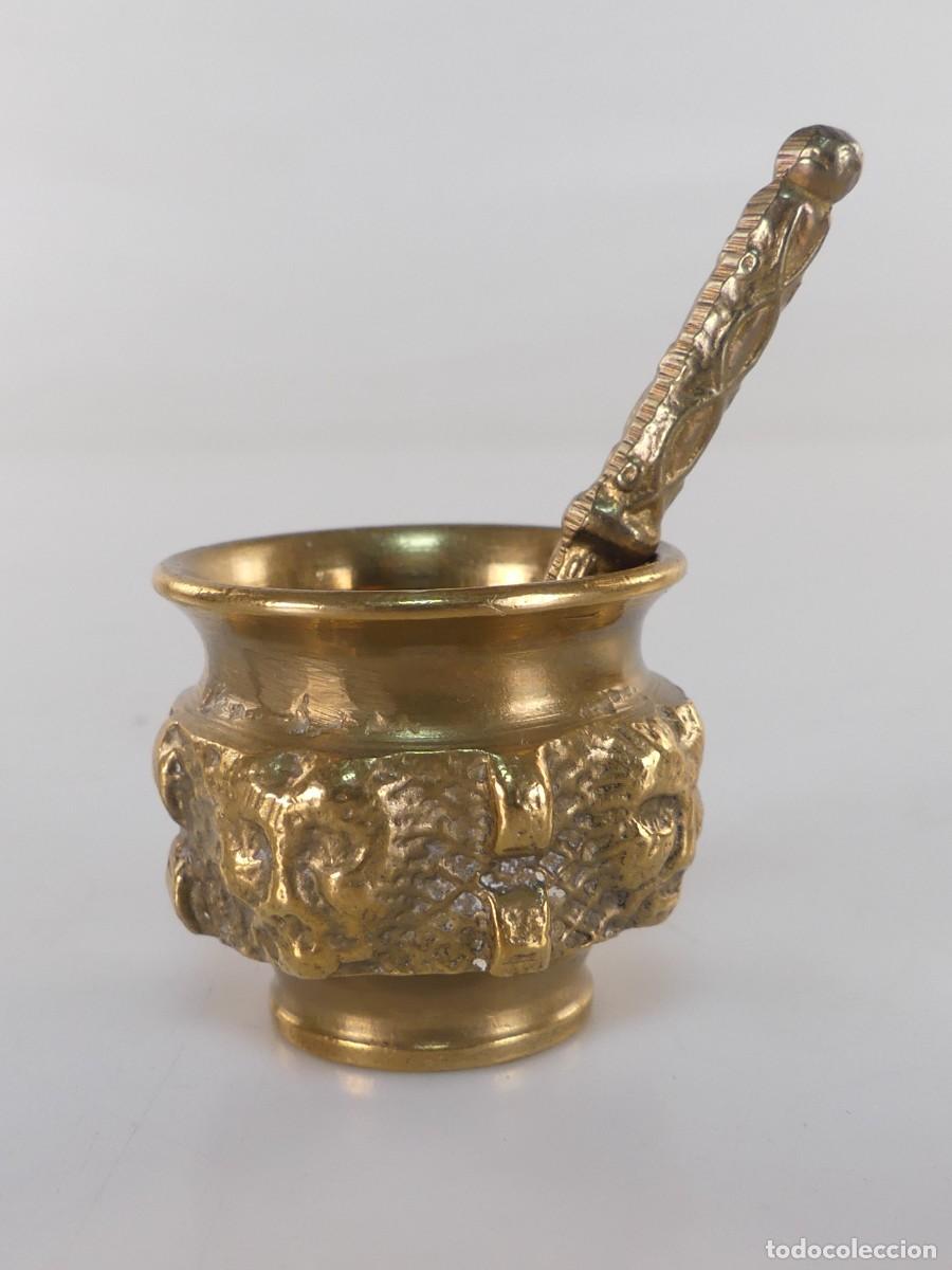 Antiquit&auml;ten: peque&ntilde;o almirez-mortero en bronce excelente pieza de colecci&oacute;n