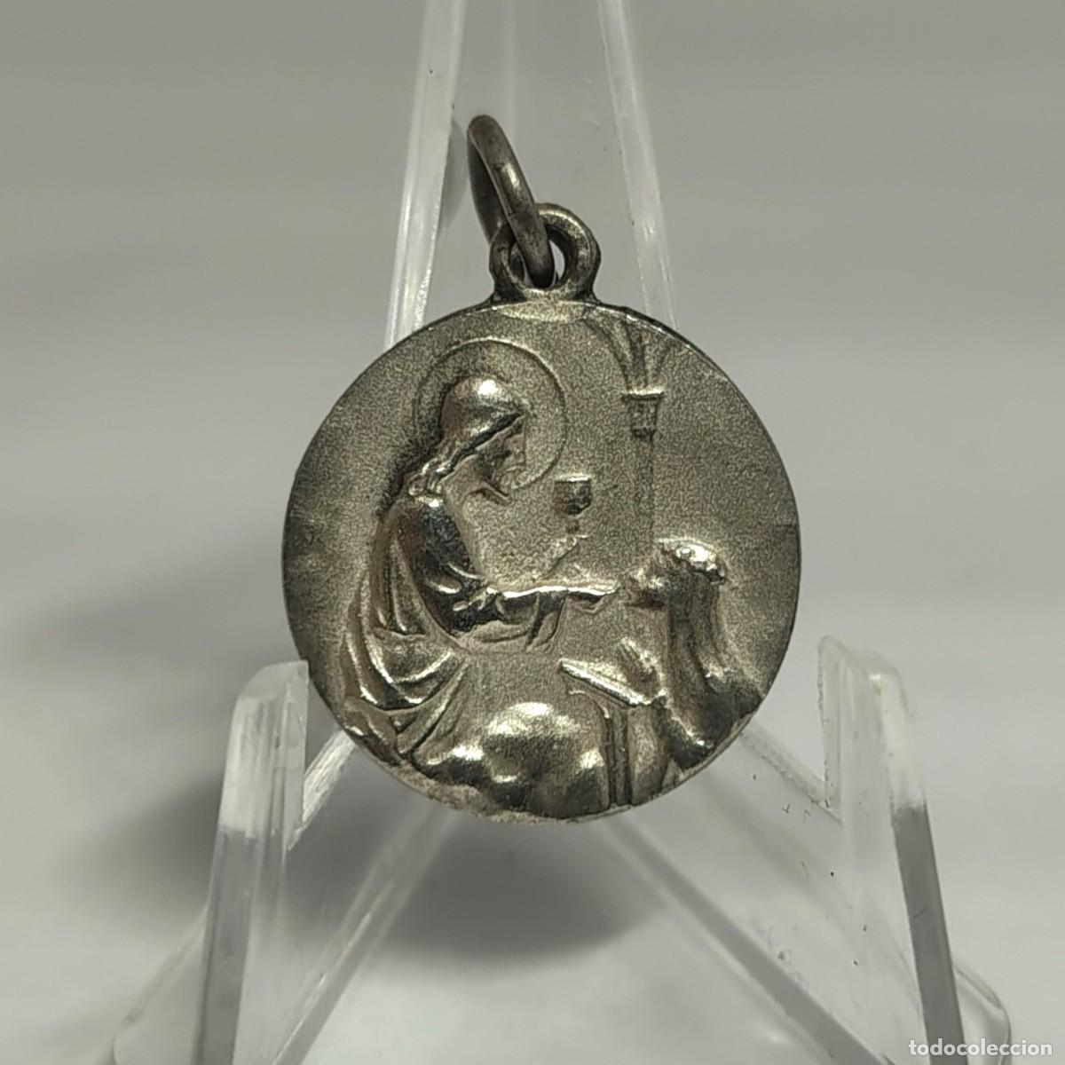 Antig&uuml;edades: Medalla religiosa / Colgante: Primera comuni&oacute;n Jes&uacute;s, sosteniendo el caliz. M307