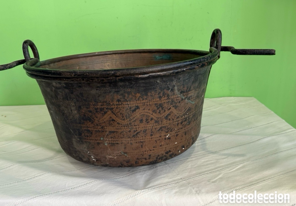 Antiquit&auml;ten: Antiguo caldero de cobre siglo XIX caldera de matanza 57 cm gran tama&ntilde;o artesanal con asas de forja