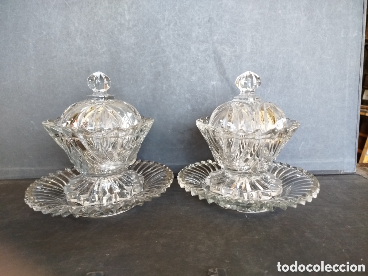 Antig&uuml;edades: PAREJA DE ANTIGUAS BOMBONERAS DE CRISTAL.
