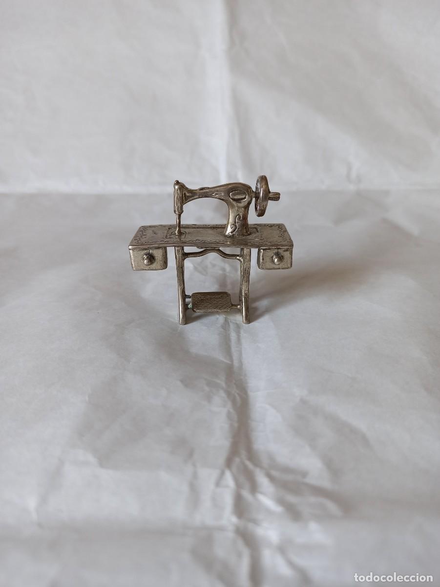Antiques: Riproduzione Macchina da Cucire Argento