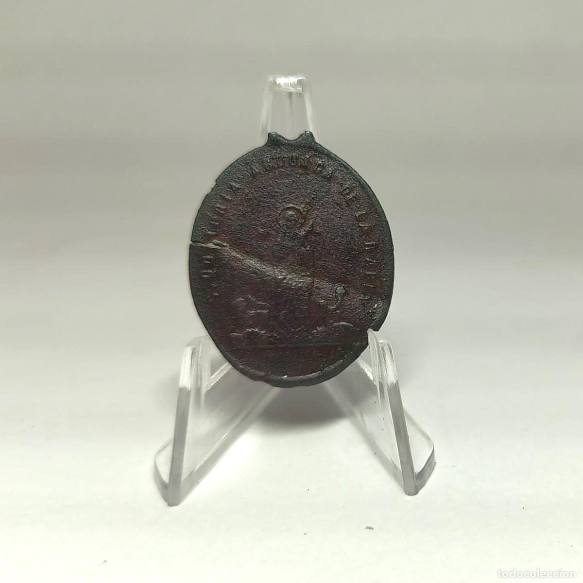 Antig&uuml;edades: Medalla religiosa antigua / Colgante: SANTA QUITERIA ABOGADA DE LA RABIA y SANTA BARBARA. M313