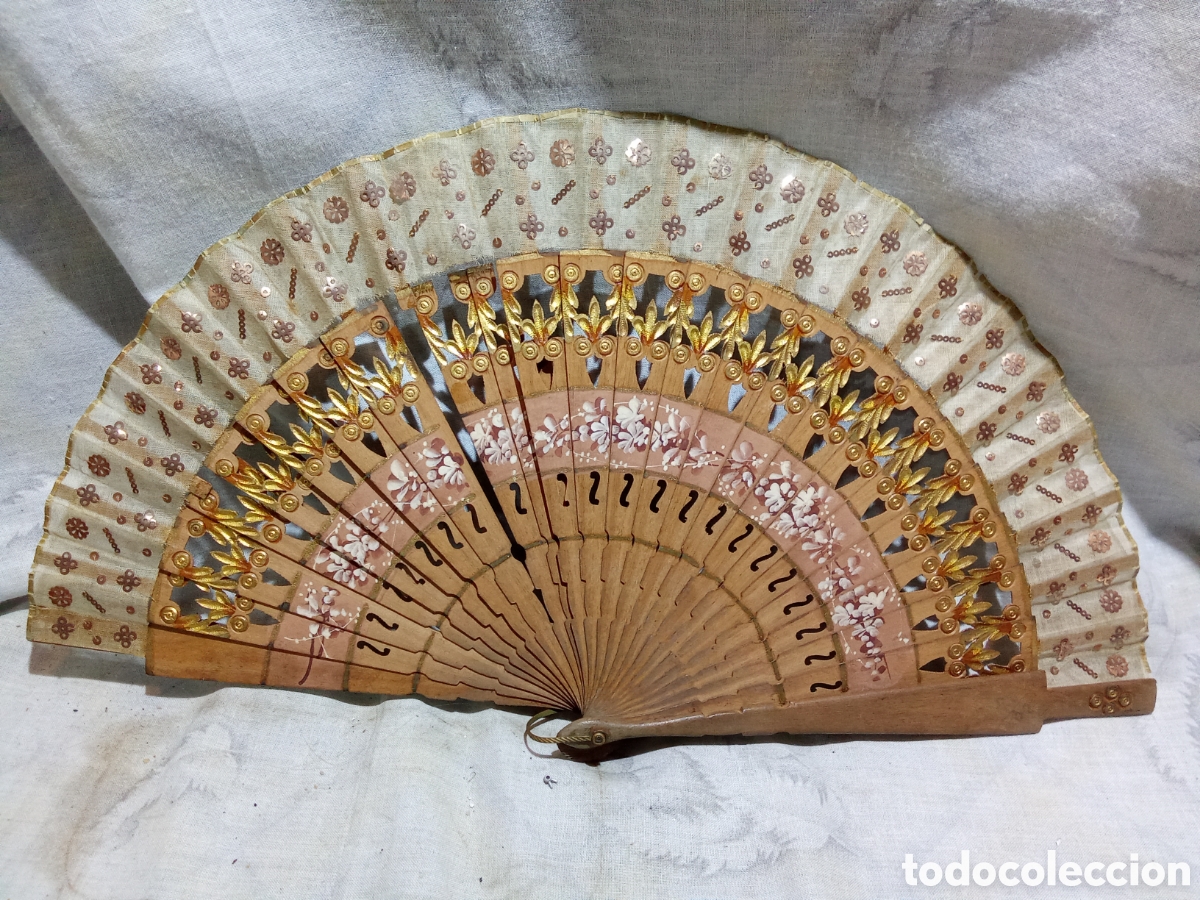 Antiques: BONITO Y ANTIGUO ABANICO EN MADERA TROQUELADA