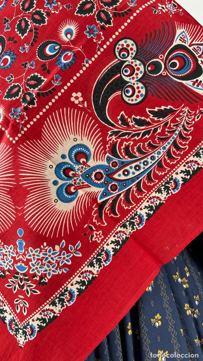 Antig&uuml;edades: Indiana roja estampada - Foto 5