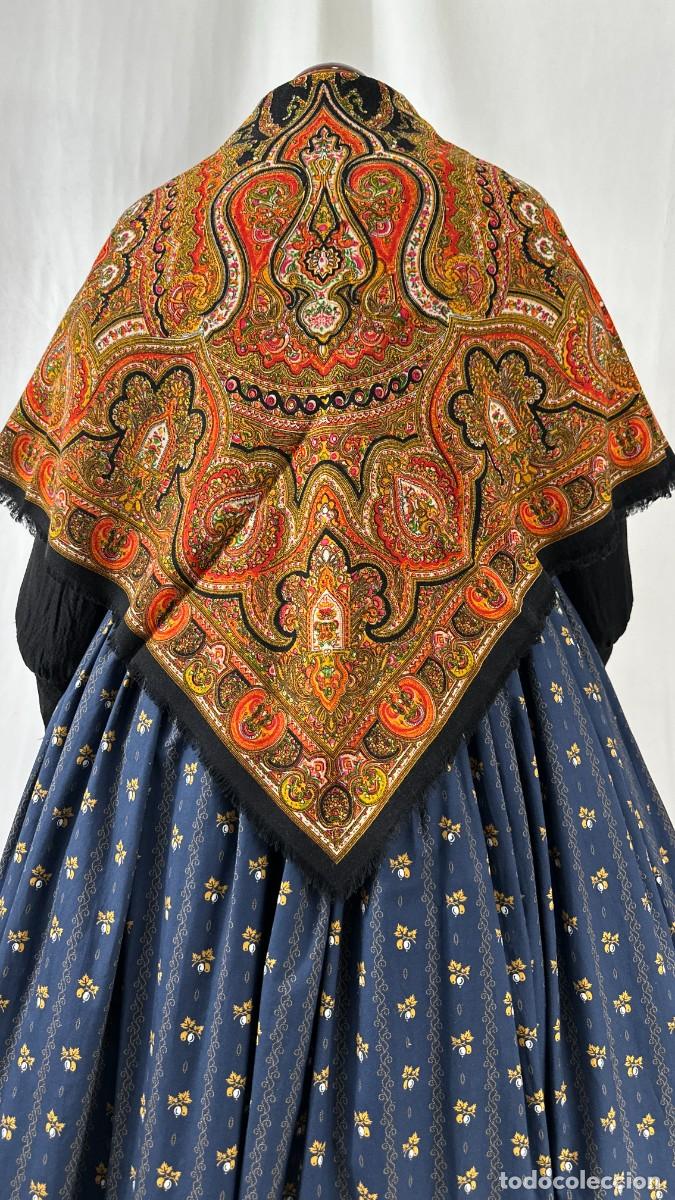 Antig&uuml;edades: Pa&ntilde;uelo de lana estampado. 110 cm.