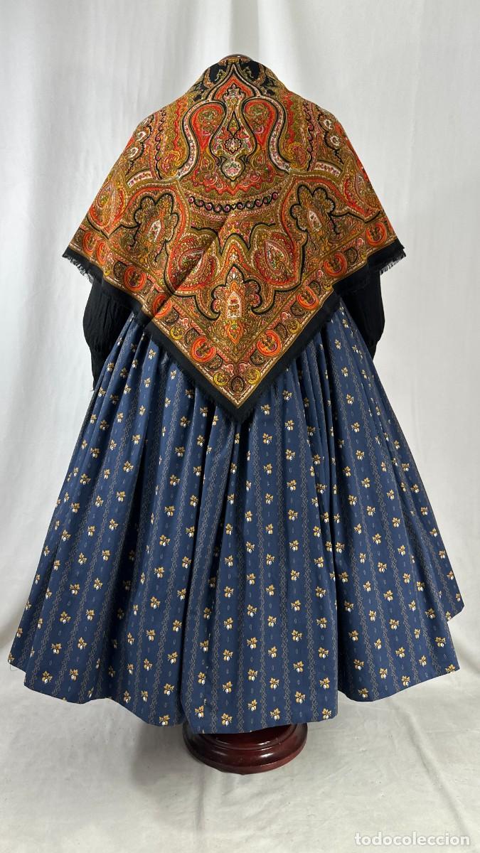 Antig&uuml;edades: Pa&ntilde;uelo de lana estampado. 110 cm. - Foto 2