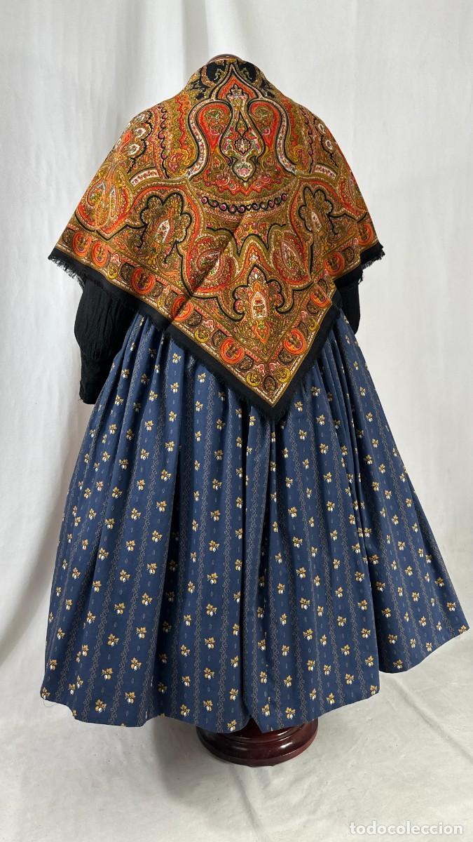 Antig&uuml;edades: Pa&ntilde;uelo de lana estampado. 110 cm. - Foto 3