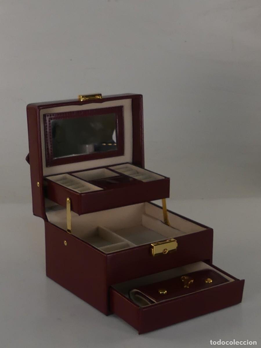 Antig&uuml;edades: MALETA MALETIN DE MAQUILLAJE TOCADOR DE VIAJE