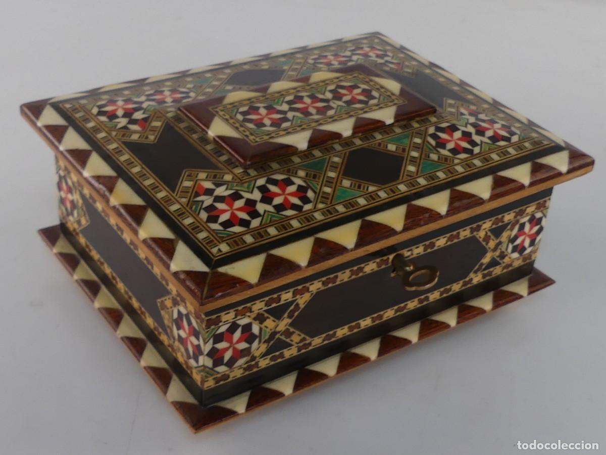 Antiquit&eacute;s: BONITA CAJA JOYERO ESTILO GRANADINO CON MECANISMO MUSICAL
