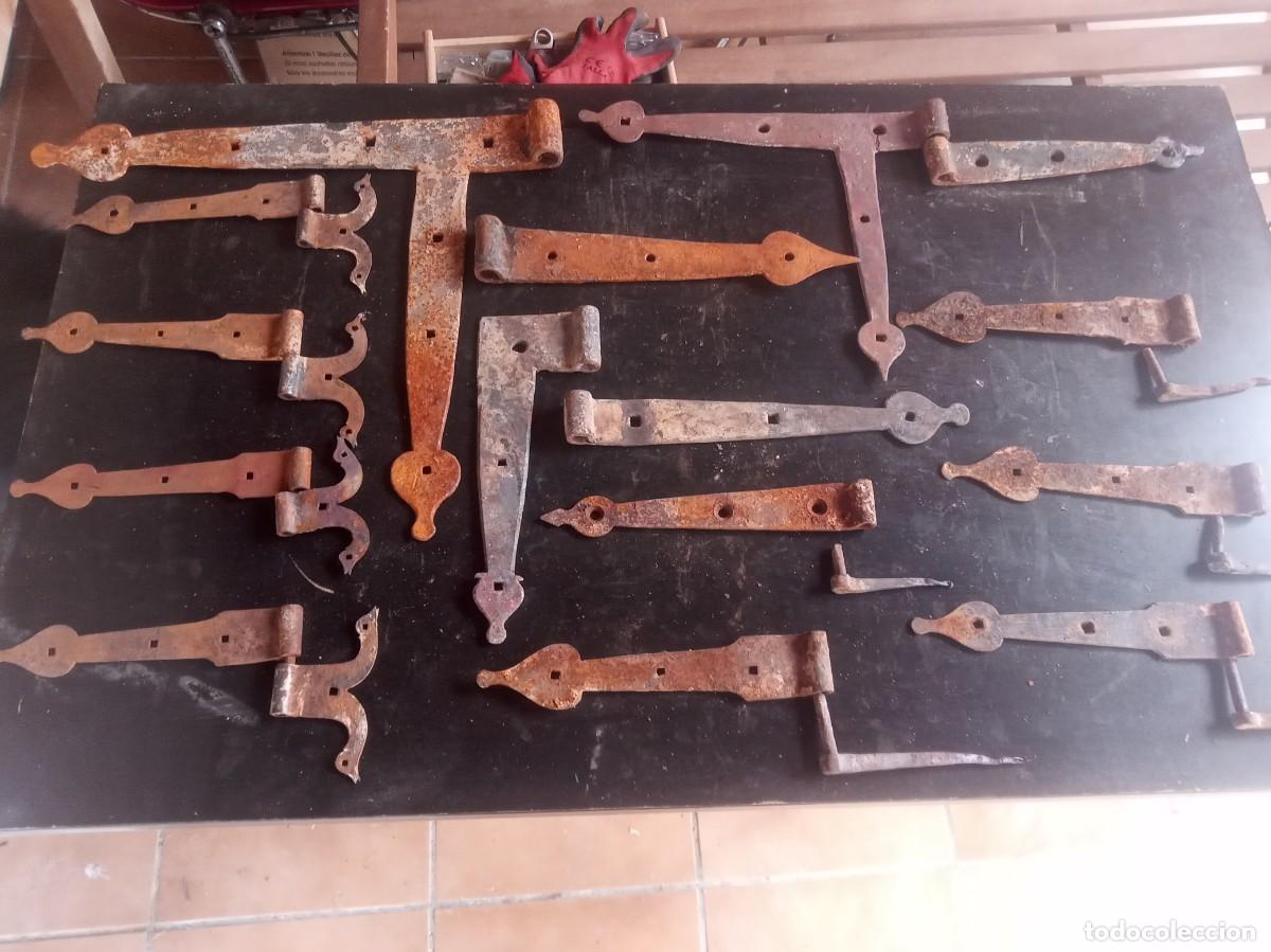 Antig&uuml;edades: LOTE DE BISAGRAS ANTIGUAS DE FORJA