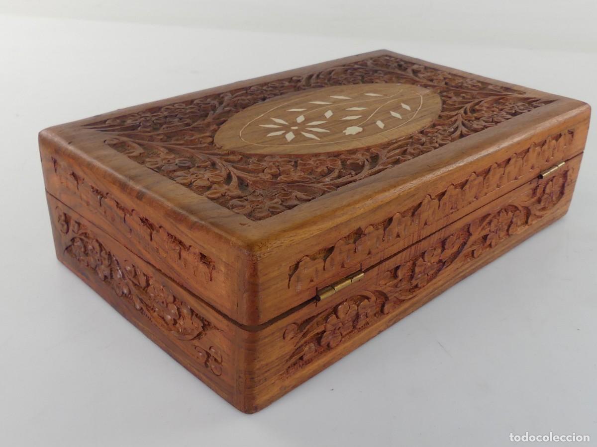 Antiquit&eacute;s: PRECIOSA CAJA TALLADA DE MADERA CON ADORNOS DE HUESO