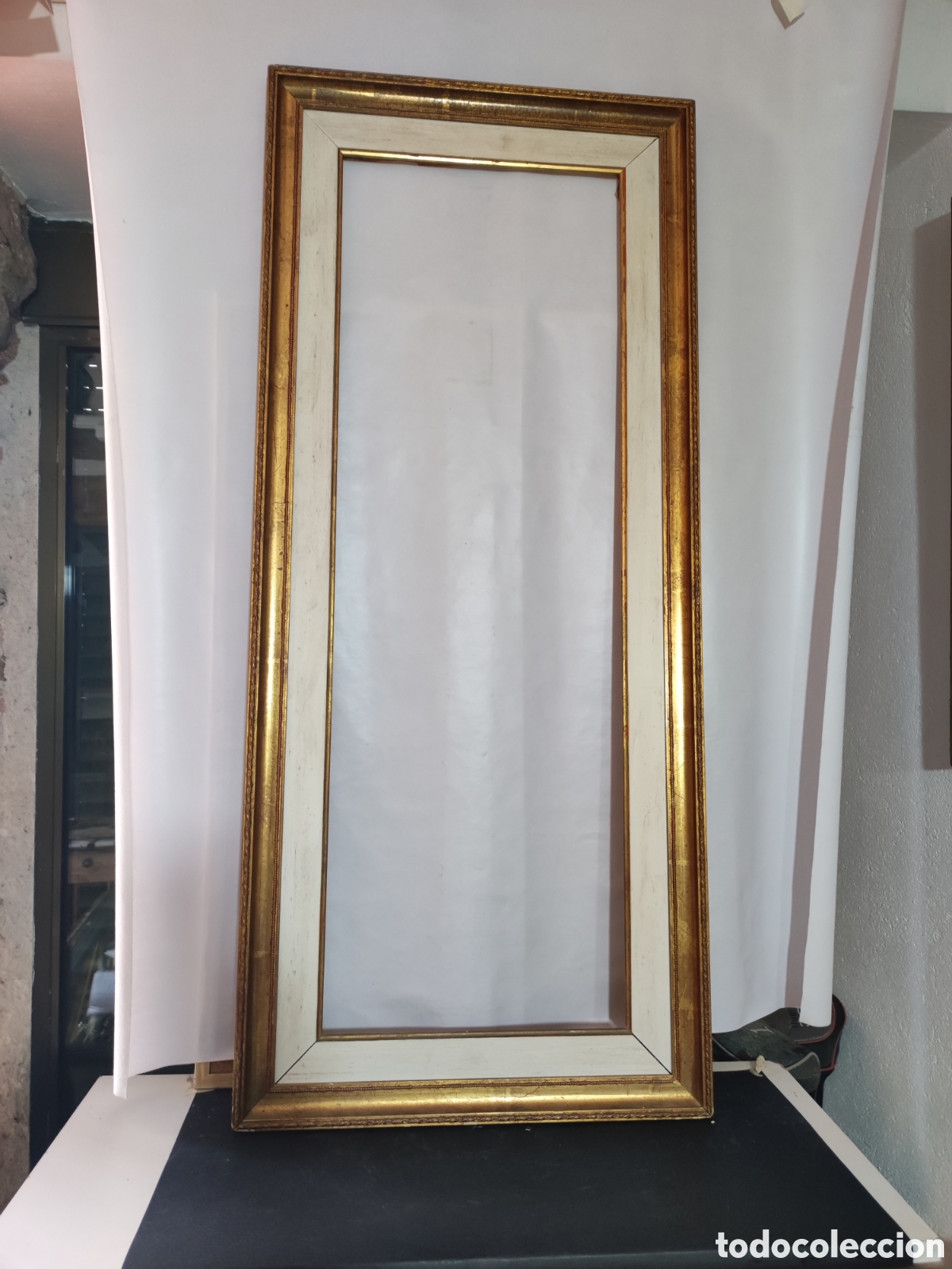 Antig&uuml;edades: Marco dorado con blanco - Foto 1