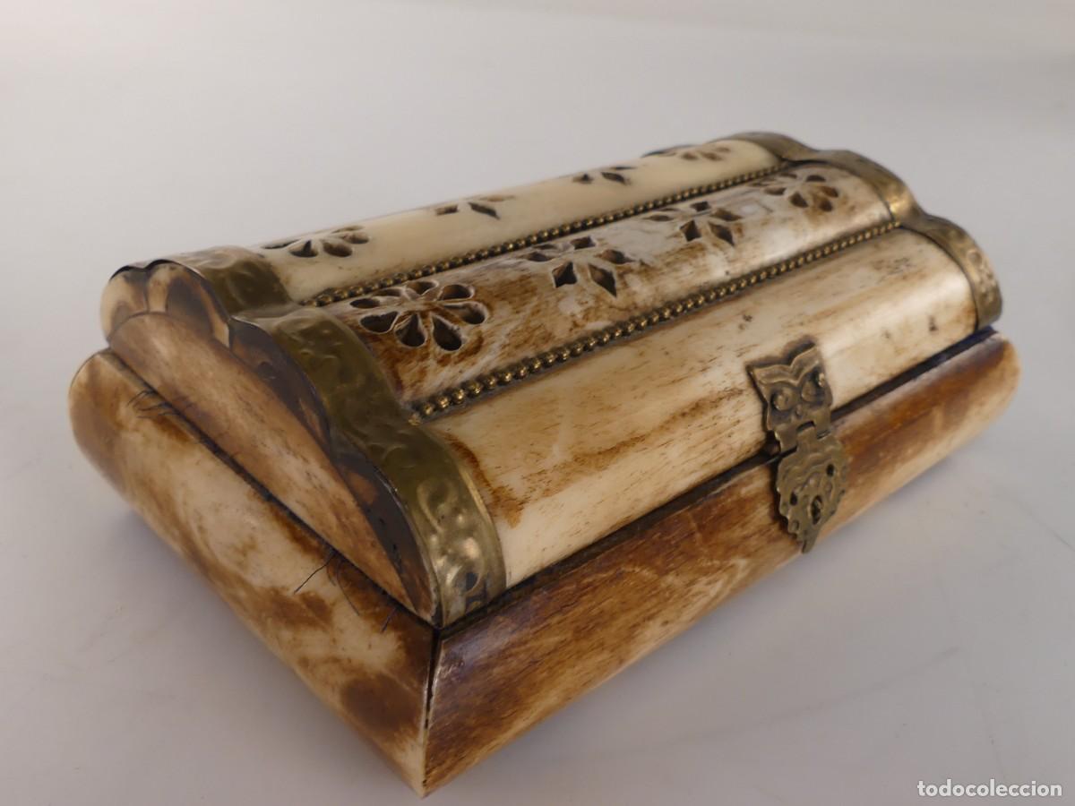 Antiquit&eacute;s: CAJA JOYERO DE HUESO Y ADORNOS DE LATON EXCELENTE PIEZA DE DECORACI&Oacute;N