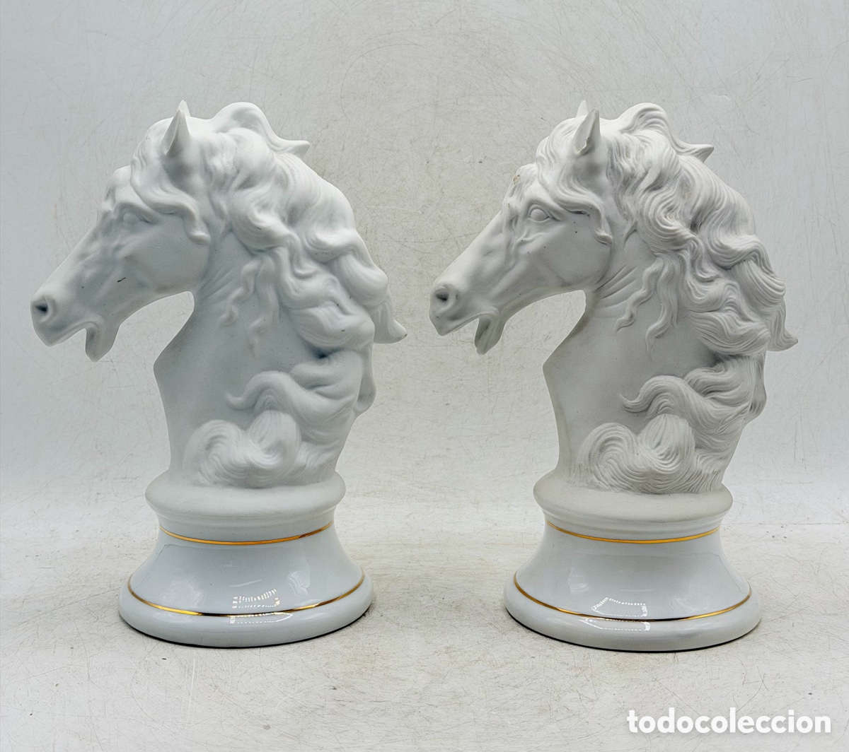 Antiquit&auml;ten: Antigua Pareja de Figuras Caballos de Cer&aacute;mica Biscuit