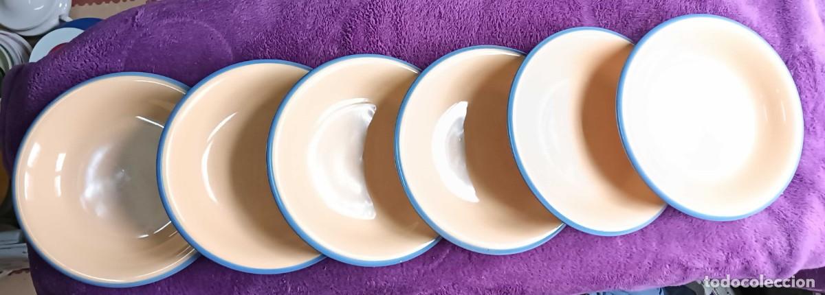 Antig&uuml;edades: Lote 10 platos cer&aacute;mica vintage a&ntilde;os 90 &ndash; beige con borde azul &ndash; marca mariposa &ndash; hondos + rasos