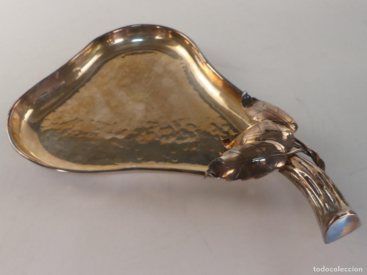 Antiques: PRECIOSO PLATO DE METAL PLATEADO MARCA ALMAZAN