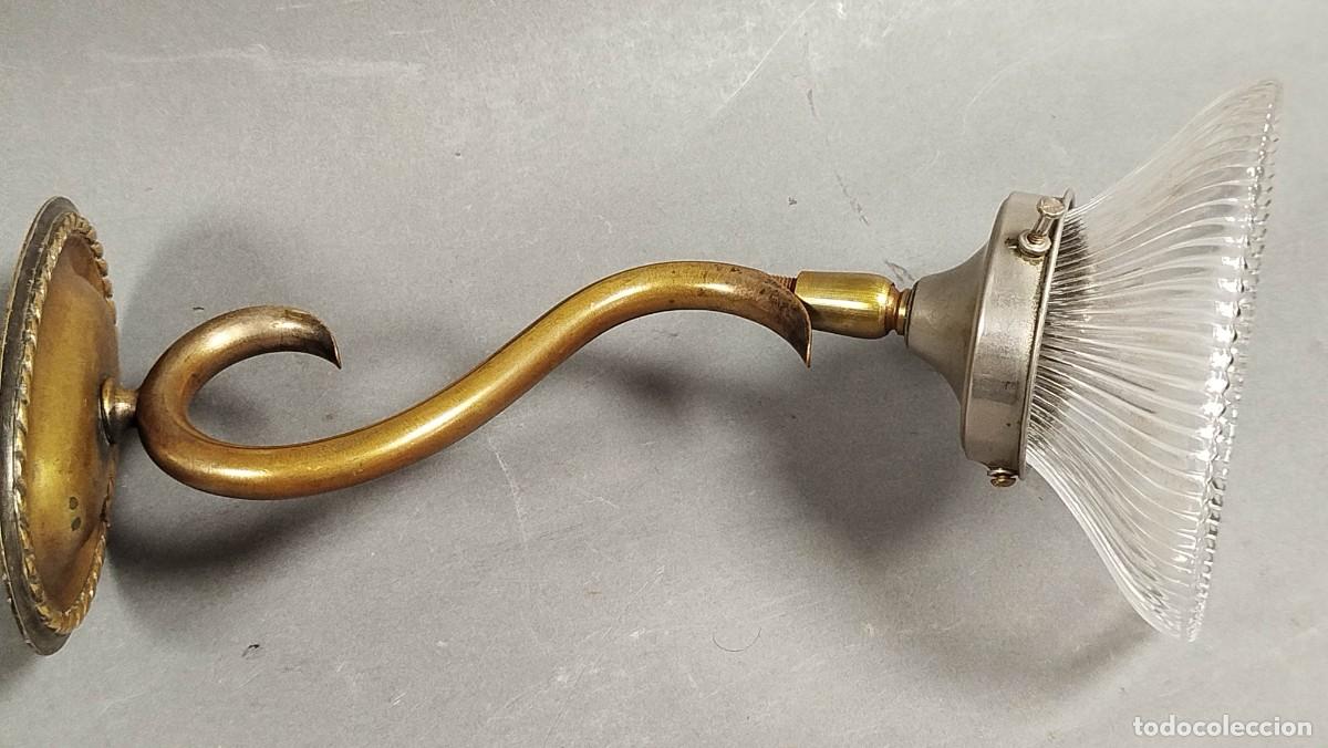 Antig&uuml;edades: APLIQUE DE LATON PAVONADO - Foto 3