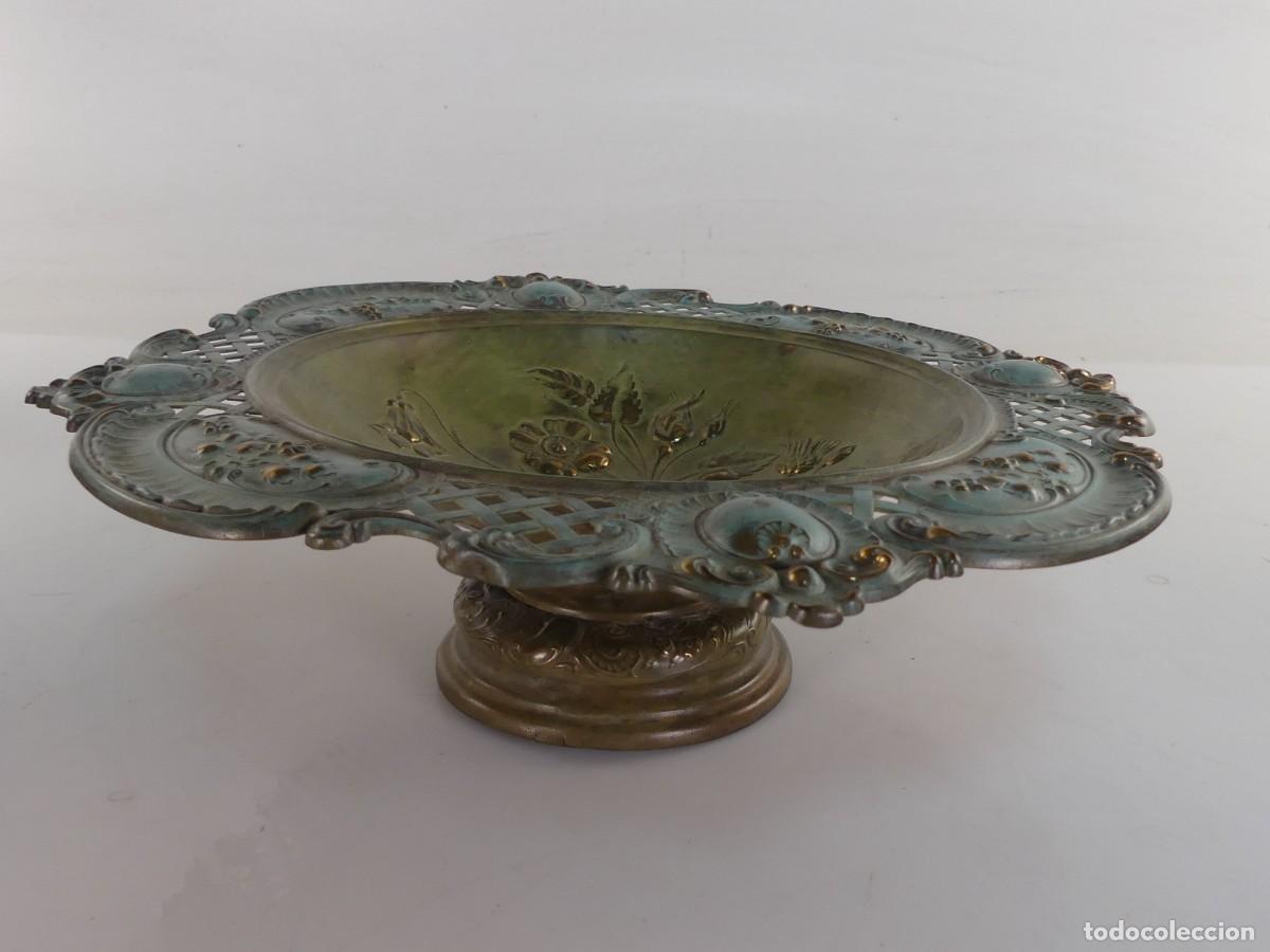 Antiques: CENTRO DE MESA DE METAL