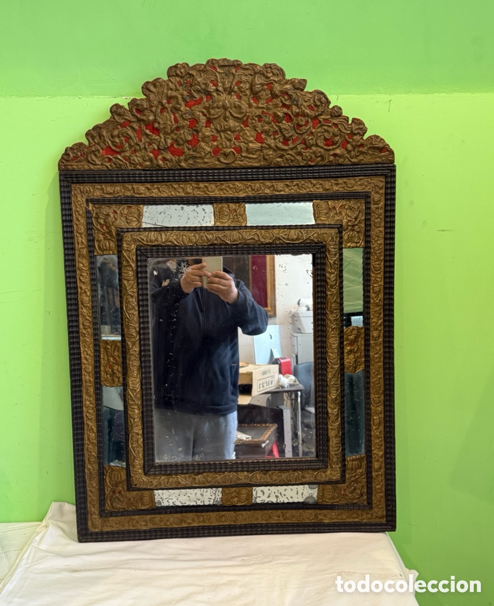 Antig&uuml;edades: Antiguo espejo con marco tallado dorado copete barroco madera original siglo XIX.
