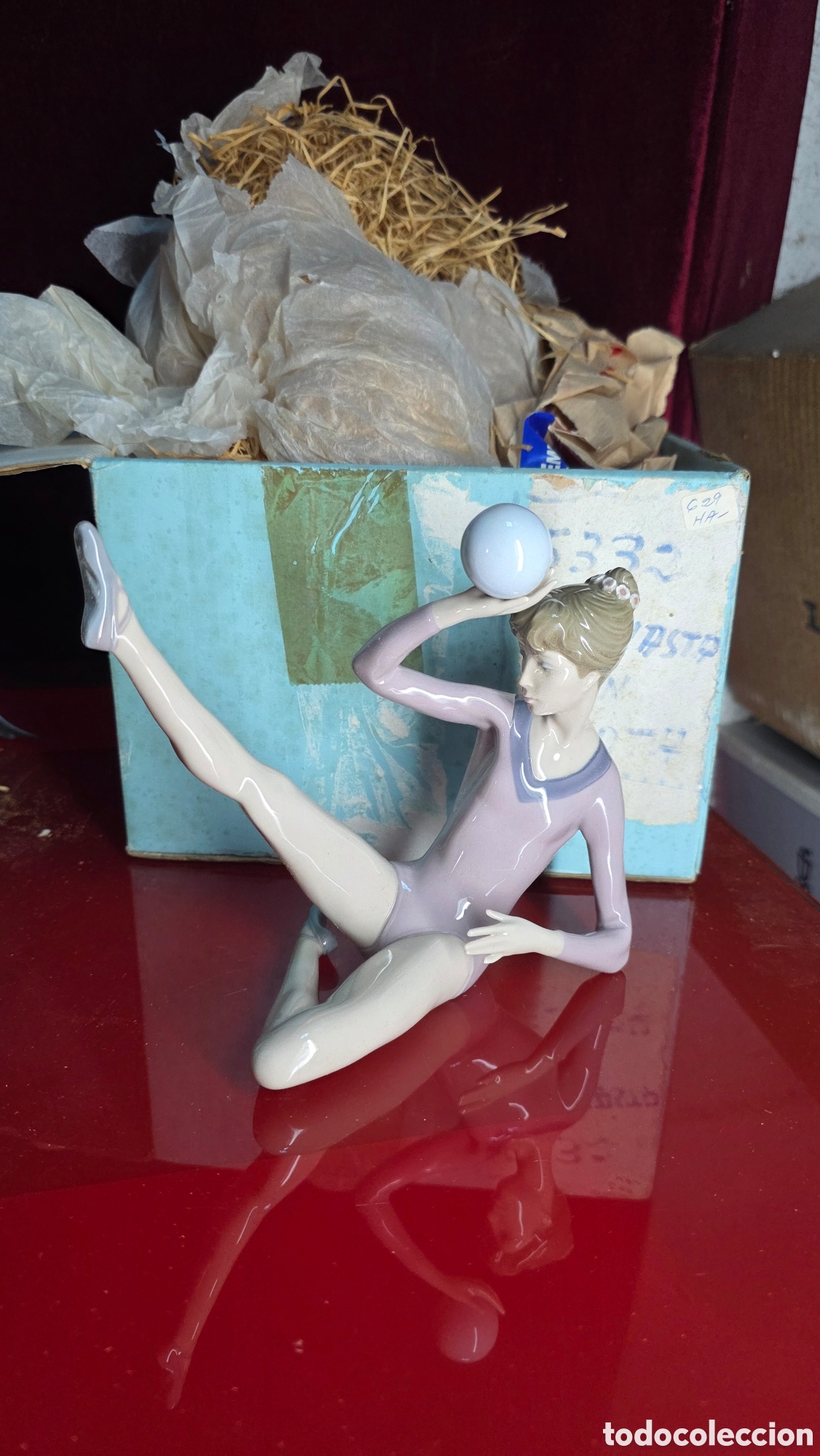 Antig&uuml;edades: Figura porcelana lladro gimnasta con pelota