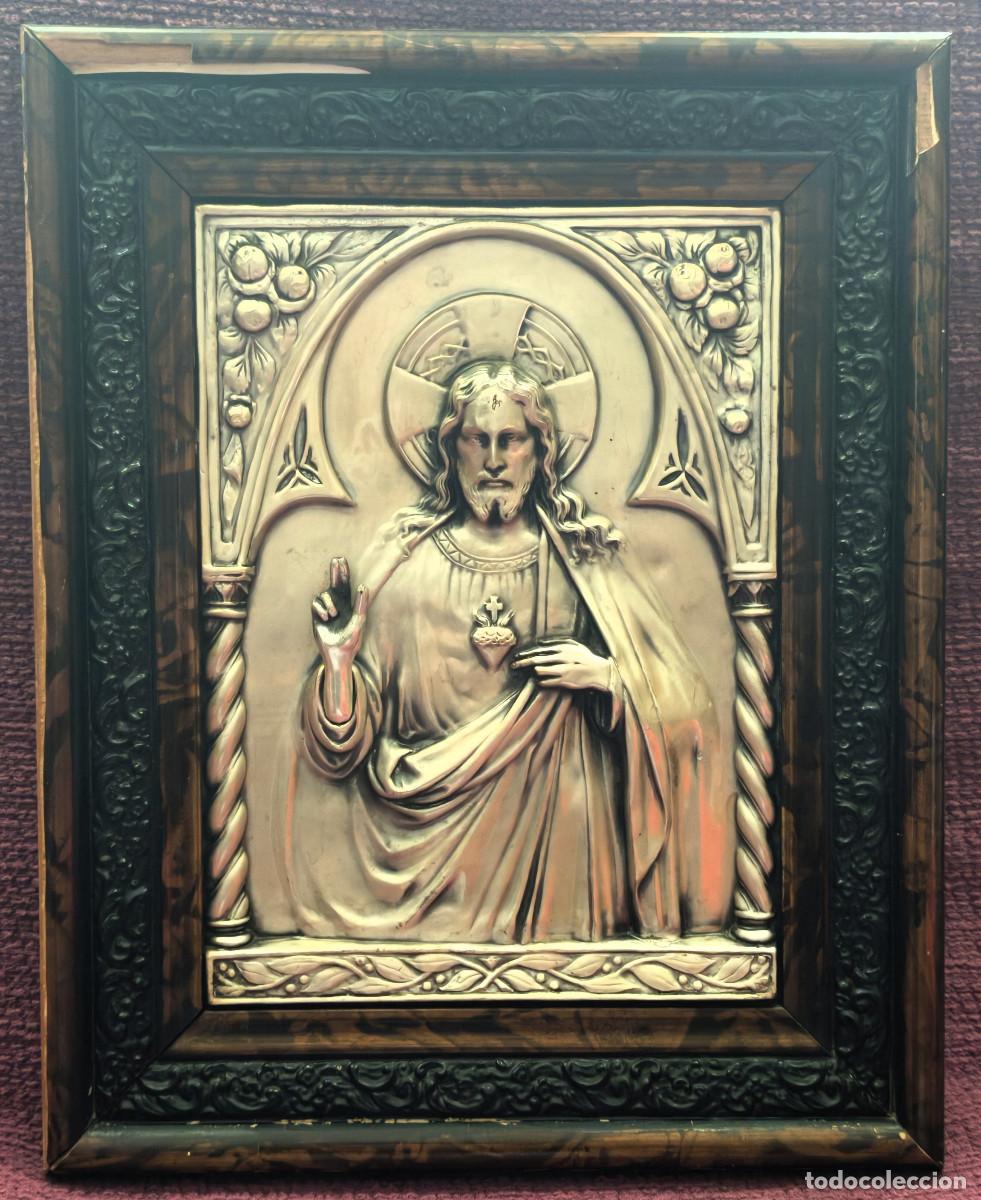 Antig&uuml;edades: Cuadro en relieve con el Sagrado Coraz&oacute;n de Jes&uacute;s. - Foto 1
