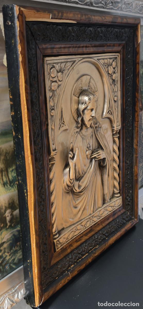 Antig&uuml;edades: Cuadro en relieve con el Sagrado Coraz&oacute;n de Jes&uacute;s. - Foto 6