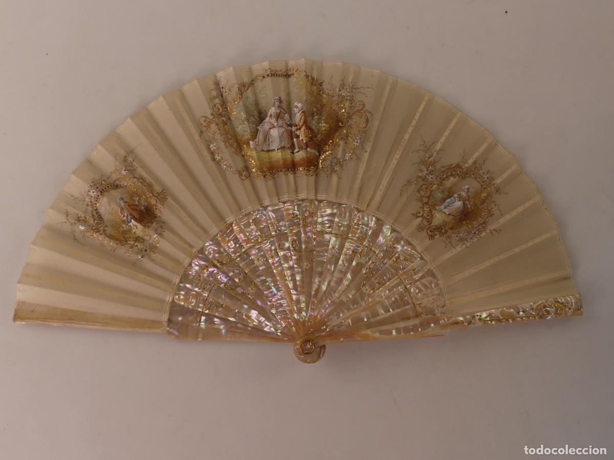 Antiques: PRECIOSO ABANICO DECORADO A MANO VARILLAS DE NACAR OBJETO DE COLECCI&Oacute;N