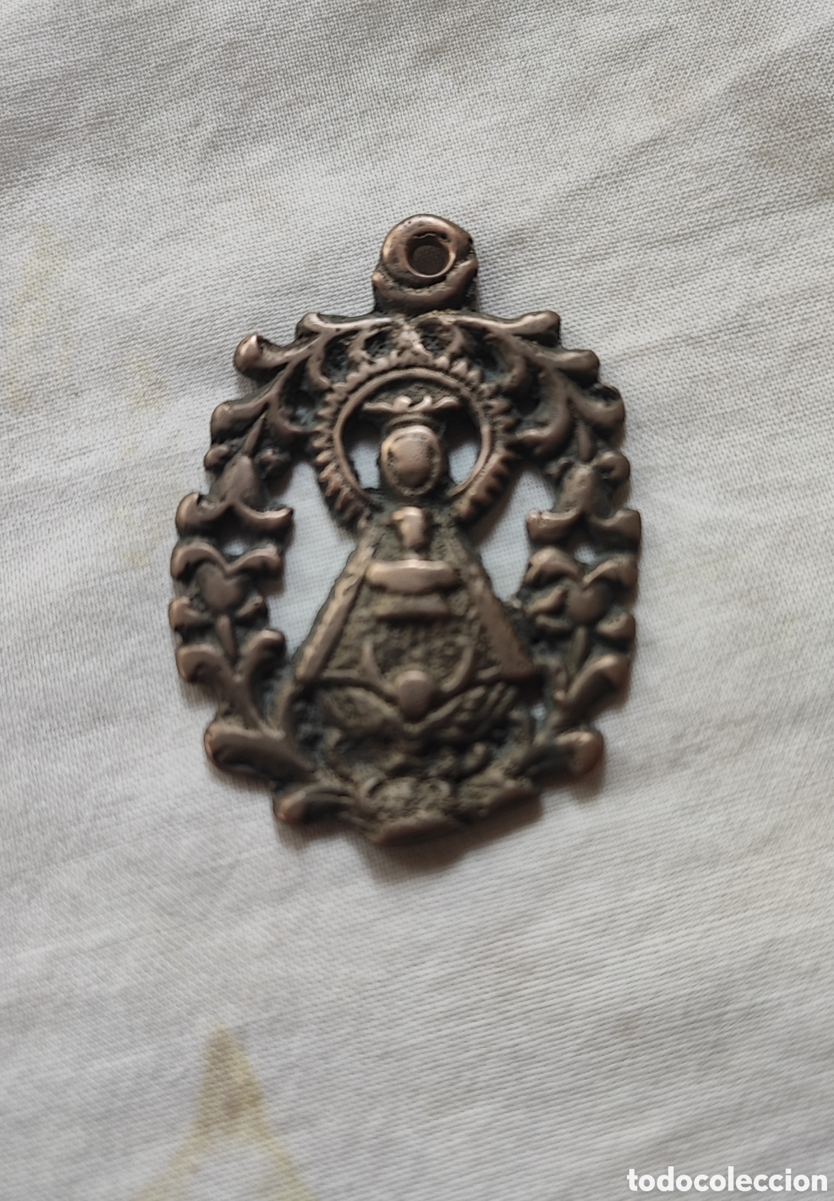 Antig&uuml;edades: Antigua medalla de la Virgen del Henar, siglo XVII o XVIII , bronce o similar.