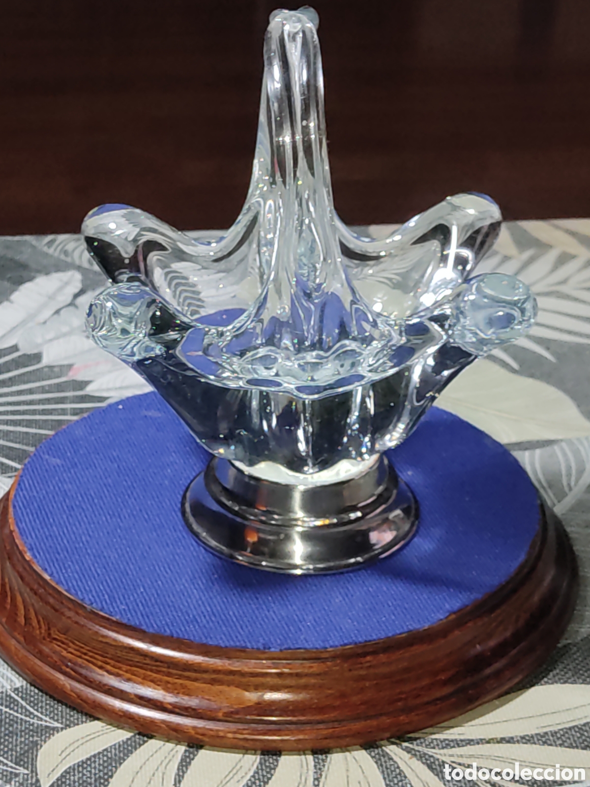 Antig&uuml;edades: Cesta de cristal de Murano con pie de plata.