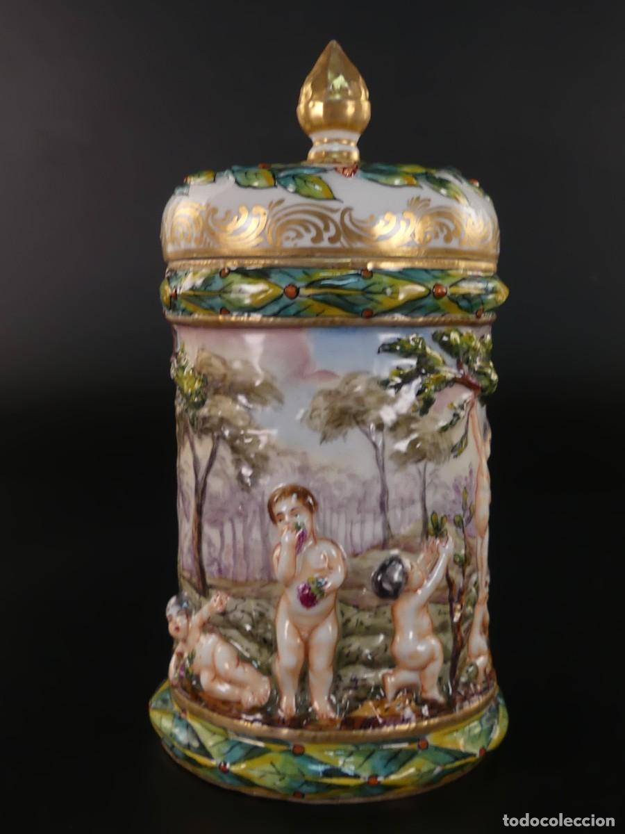 Antiquit&eacute;s: PRECIOSO TARRO AZUCARERO DE PORCELANA DE CAPODIMONTE FIGURAS EN RELIEVE