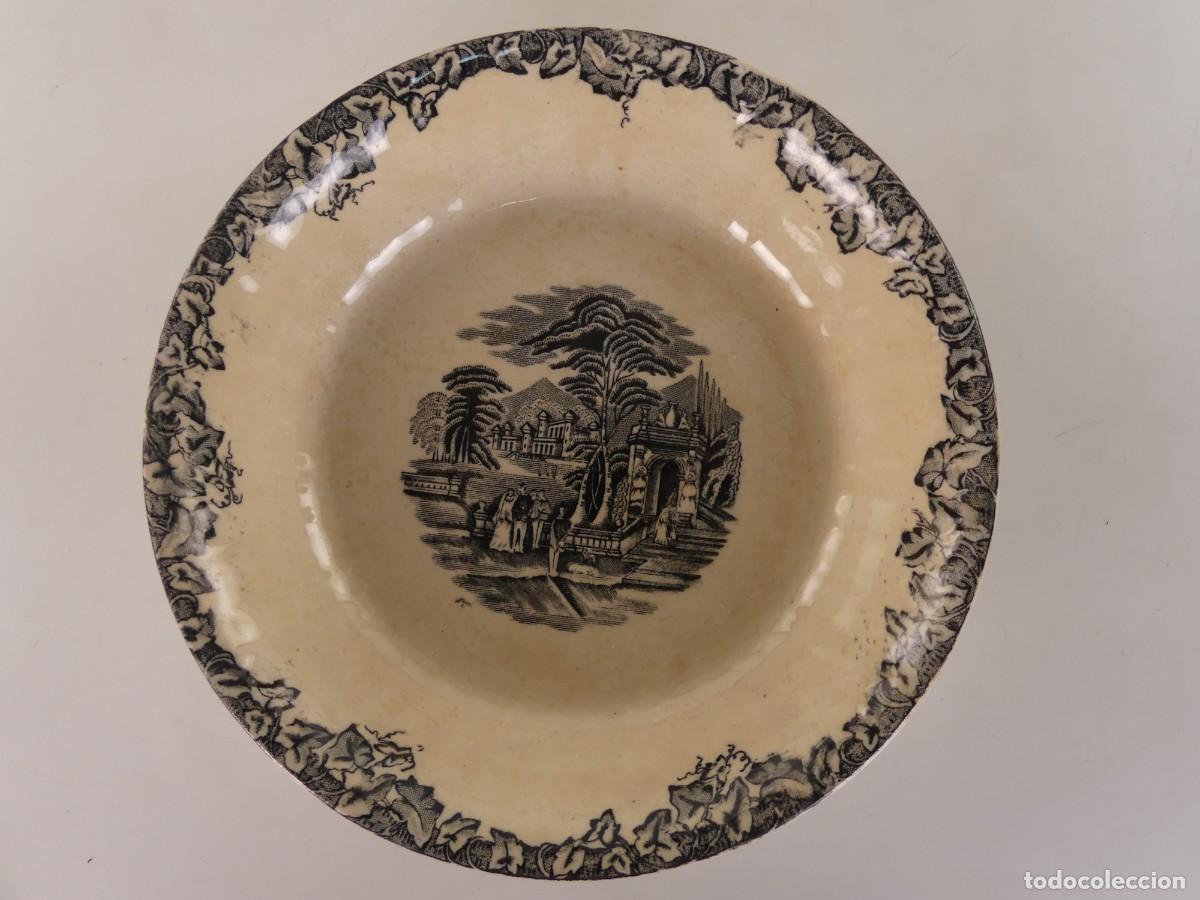 Antig&uuml;edades: BOL ,PLATO HONDO O CENTRO DE MESA DE PORCELANA LA CARTUJA PICKMAN SEVILLA
