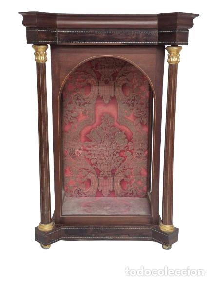 Antig&uuml;edades: Vitrina, Capilla Isabelina - Madera Jacarand&aacute; - Pilares Torneados - S. XIX - Capiteles Dorados