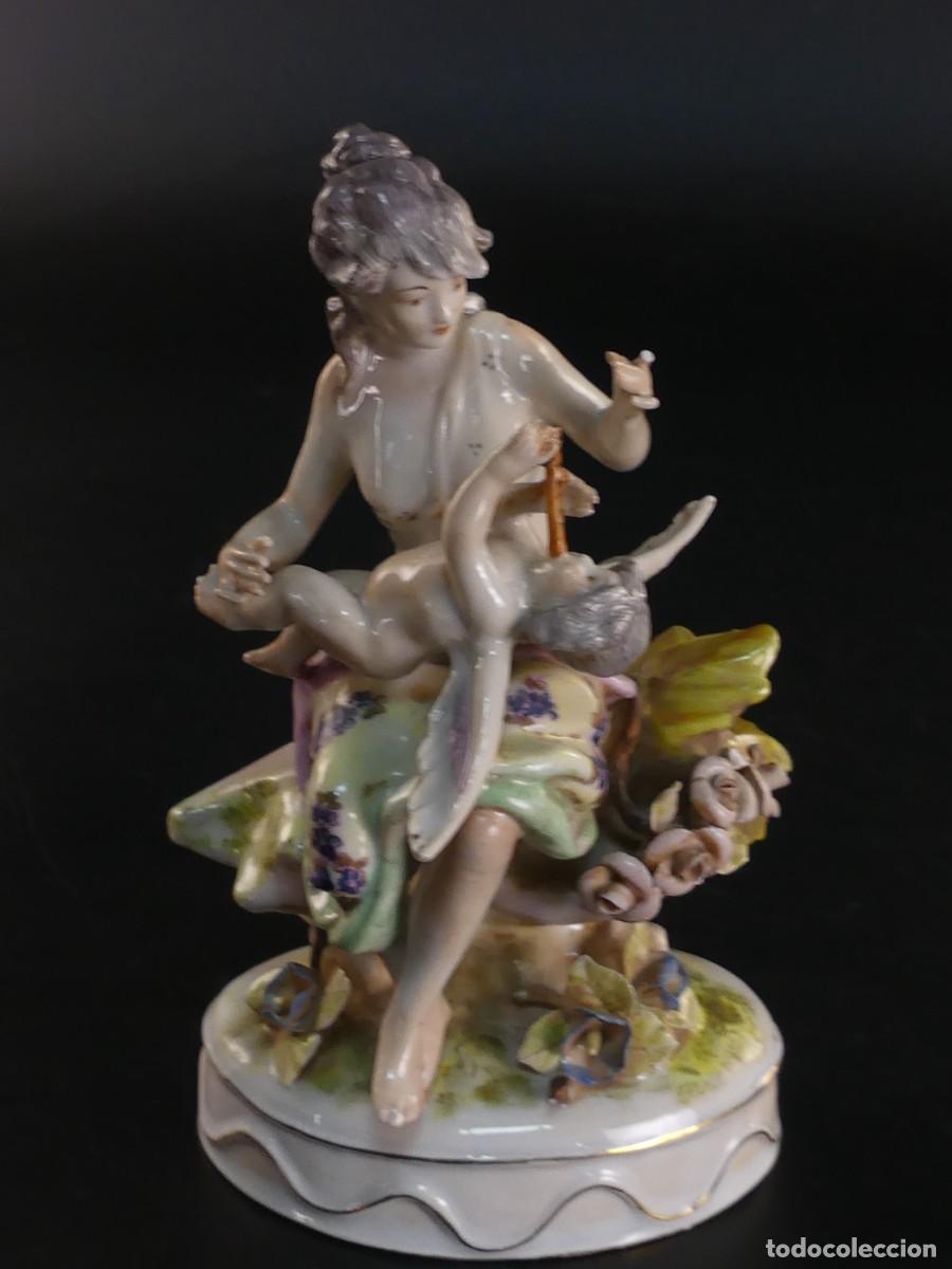 Antiquit&eacute;s: PRECIOSA FIGURA DE PORCELANA SELLADA EN LA BASE