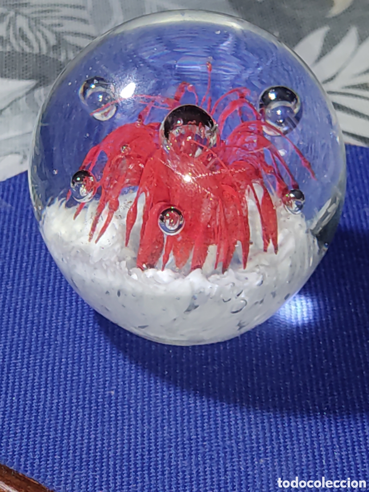Antig&uuml;edades: Preciosa bola pisapapeles de cristal de Murano.